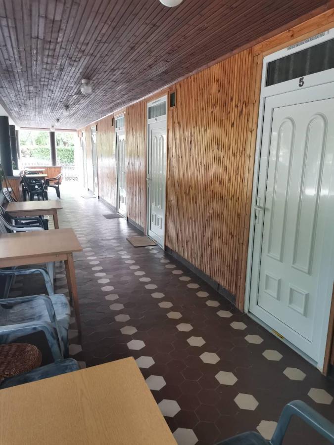 Platan Ueduelo Lägenhet Balatonlelle Exteriör bild